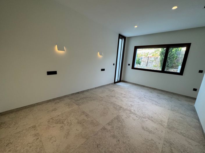 Image No.40-4 Bed Villa for sale