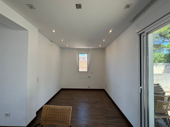 Image No.22-2 Bed Apartment for sale