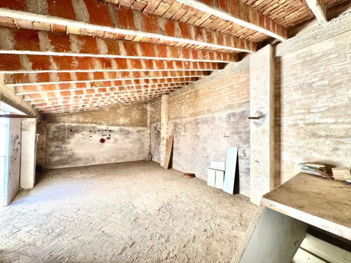 Image No.24-7 Bed Townhouse for sale