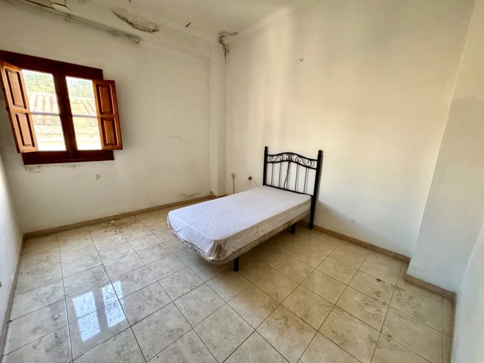 Image No.34-7 Bed Townhouse for sale