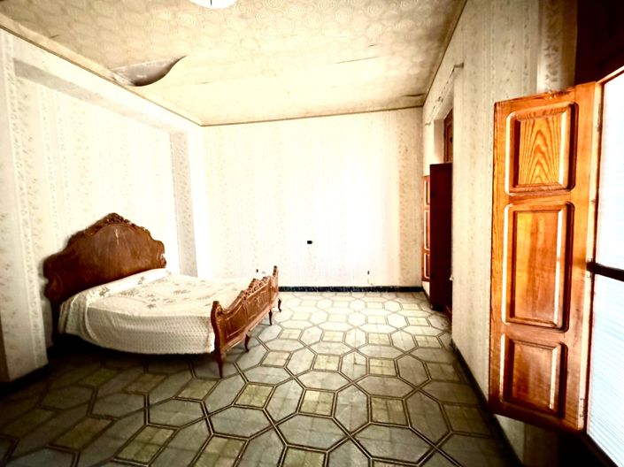 Image No.43-7 Bed Townhouse for sale