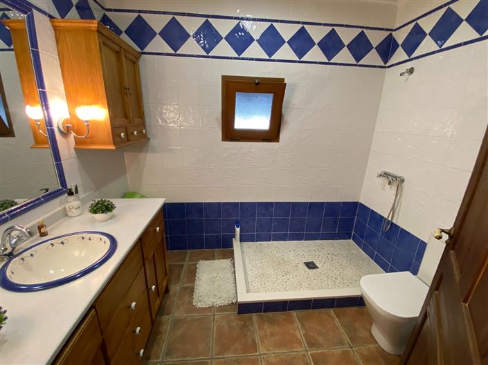 Image No.50-5 Bed Villa for sale