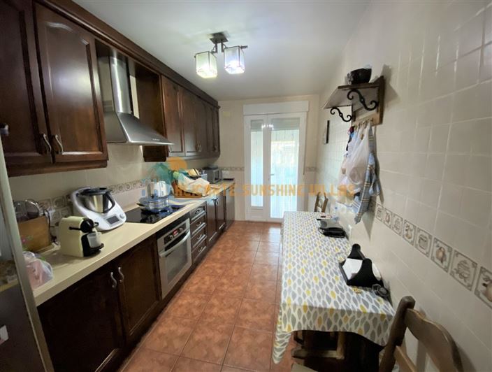 Image No.2-4 Bed Property for sale