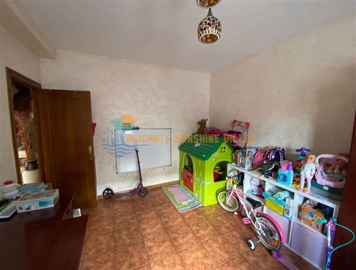 Image No.24-4 Bed Property for sale