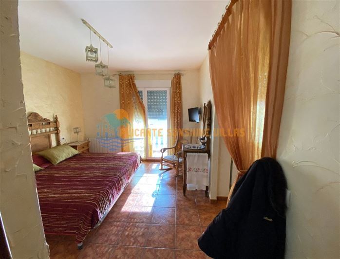 Image No.30-4 Bed Property for sale