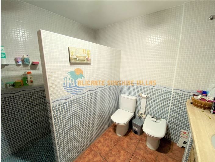 Image No.32-4 Bed Property for sale