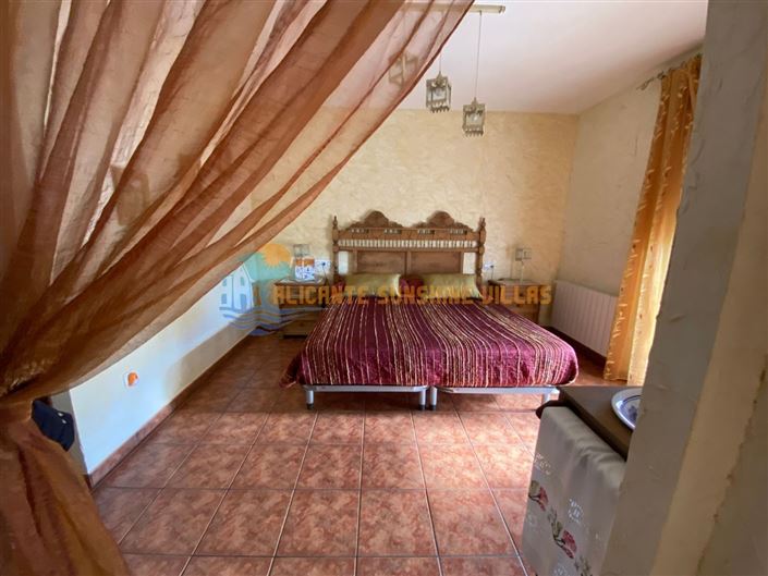 Image No.34-4 Bed Property for sale