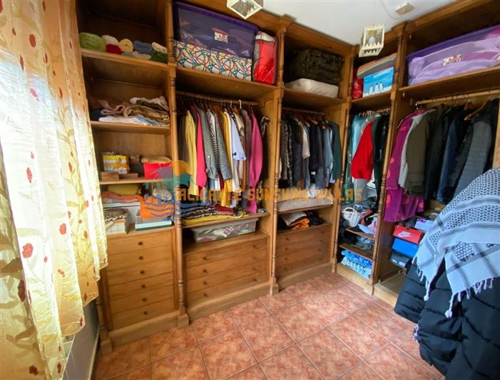 Image No.35-4 Bed Property for sale