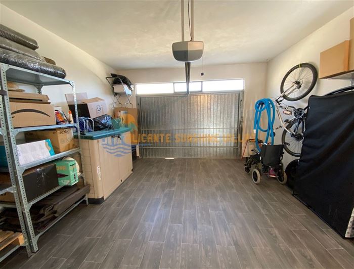 Image No.4-4 Bed Property for sale