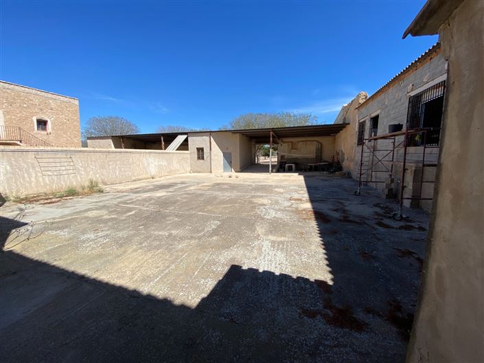 Image No.2-5 Bed Country House for sale