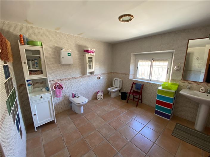 Image No.22-5 Bed Country House for sale