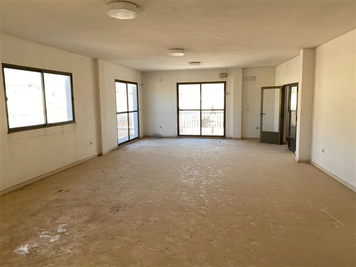 Image No.16-6 Bed Townhouse for sale