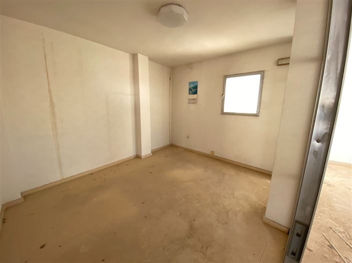 Image No.19-6 Bed Townhouse for sale