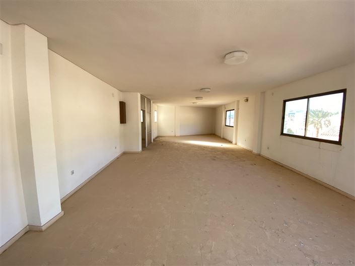 Image No.22-6 Bed Townhouse for sale