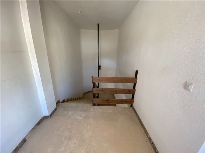 Image No.23-6 Bed Townhouse for sale