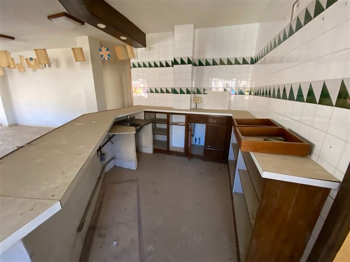 Image No.37-6 Bed Townhouse for sale