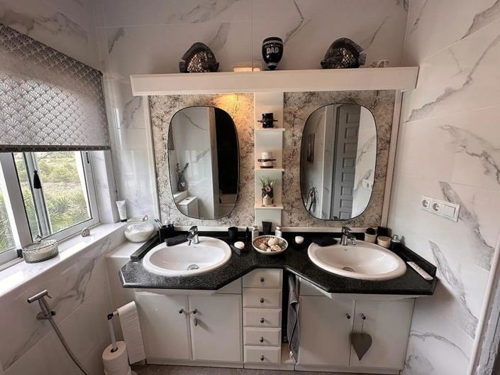 Image No.18-5 Bed Villa for sale