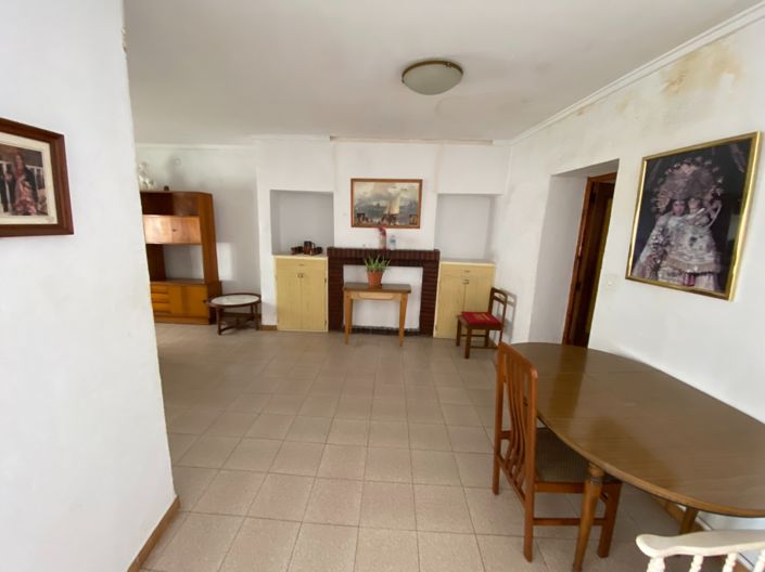 Image No.2-12 Bed Townhouse for sale