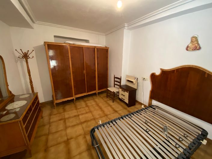 Image No.22-12 Bed Townhouse for sale