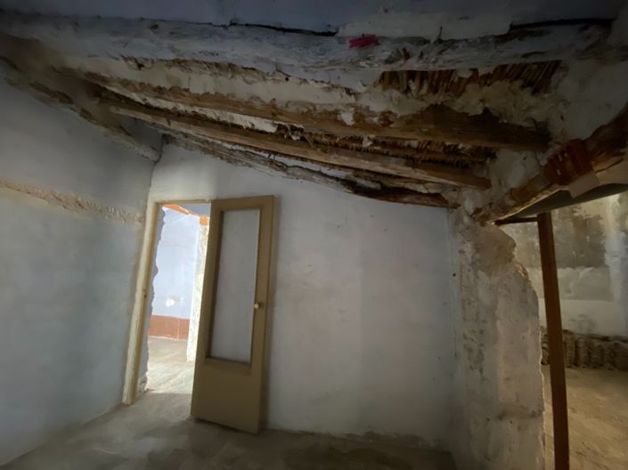 Image No.28-12 Bed Townhouse for sale