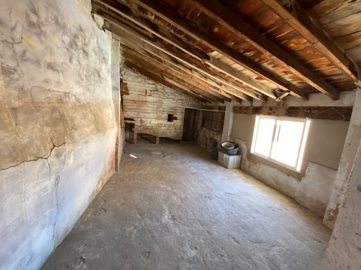 Image No.30-12 Bed Townhouse for sale