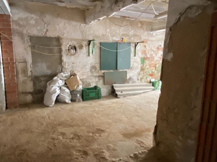 Image No.40-12 Bed Townhouse for sale