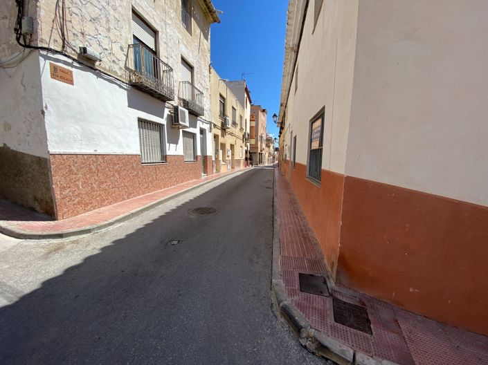 Image No.42-12 Bed Townhouse for sale