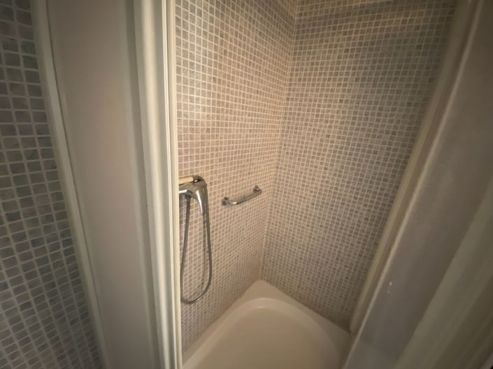 Image No.45-12 Bed Townhouse for sale