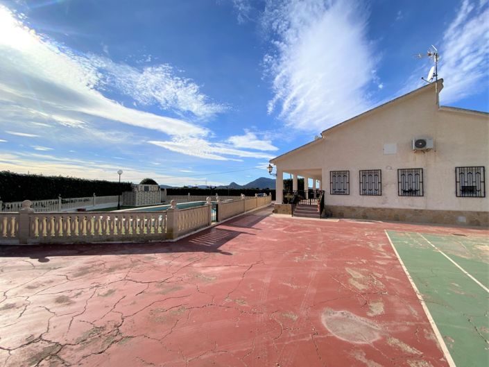 Image No.8-4 Bed Country House for sale