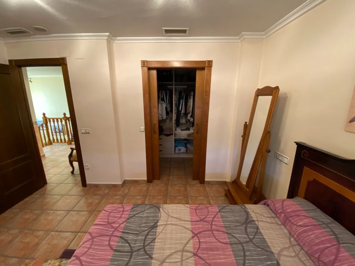 Image No.27-5 Bed Townhouse for sale