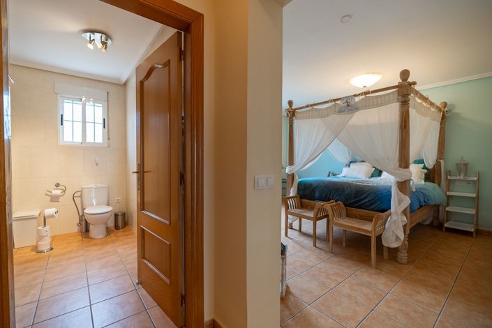 Image No.10-6 Bed Villa for sale