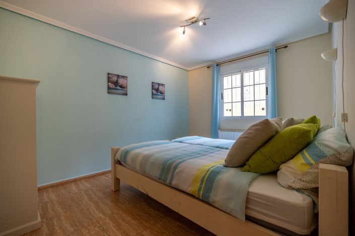 Image No.4-6 Bed Villa for sale