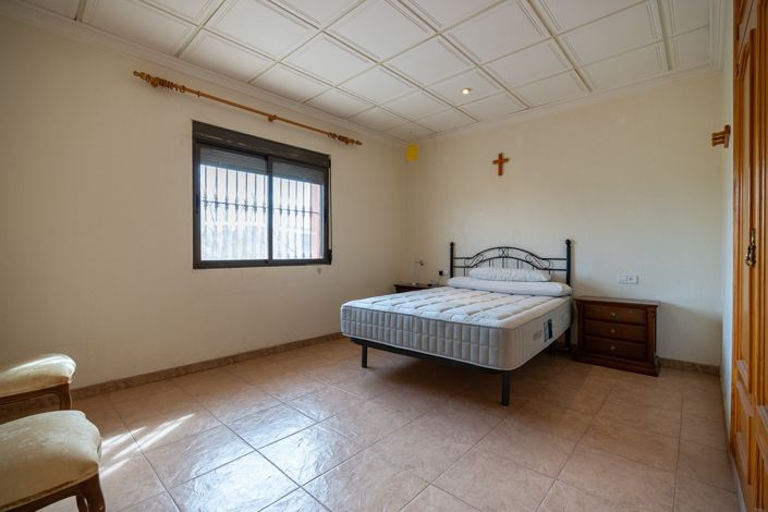 Image No.15-6 Bed Villa for sale