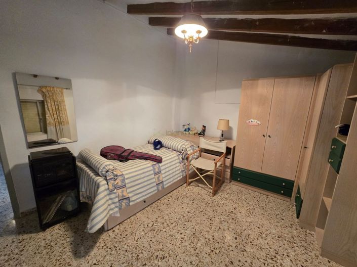 Image No.19-3 Bed Townhouse for sale