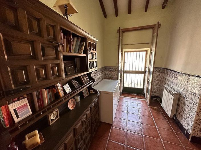 Image No.15-3 Bed Country House for sale