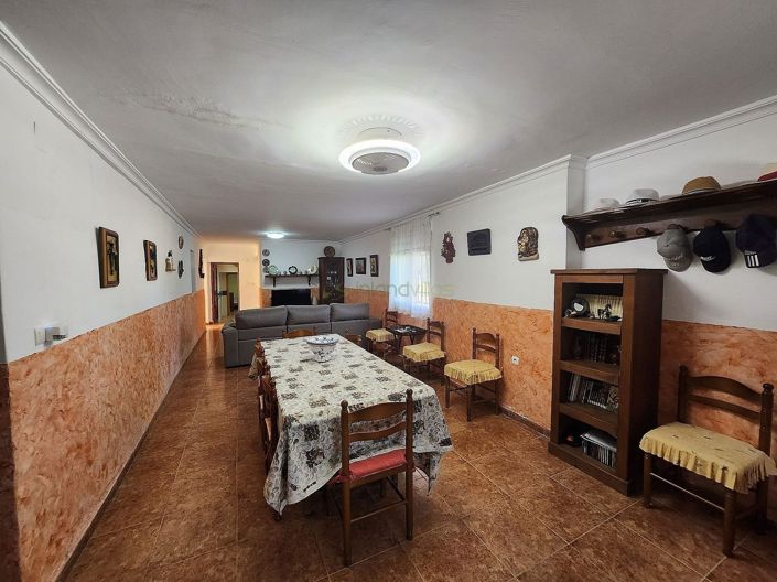 Image No.18-7 Bed Villa for sale