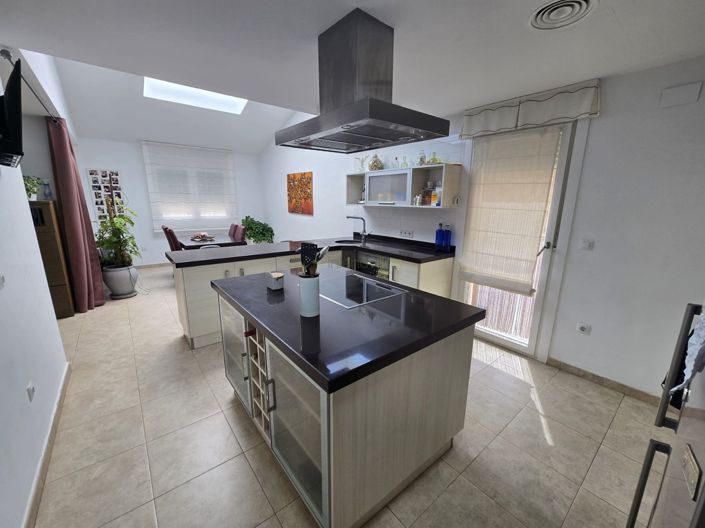 Image No.2-4 Bed Villa for sale