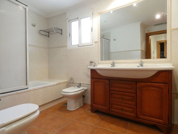 Image No.20-7 Bed Villa for sale