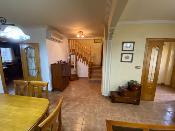 Image No.12-5 Bed Property for sale