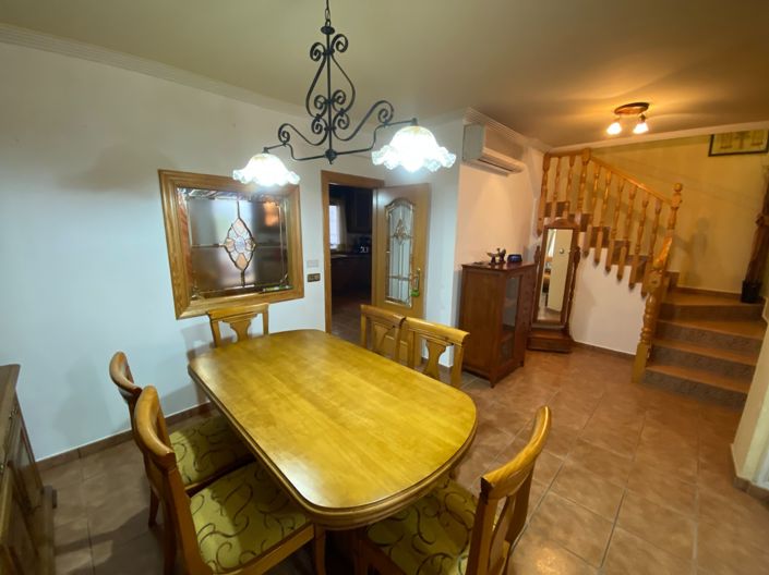 Image No.13-5 Bed Property for sale