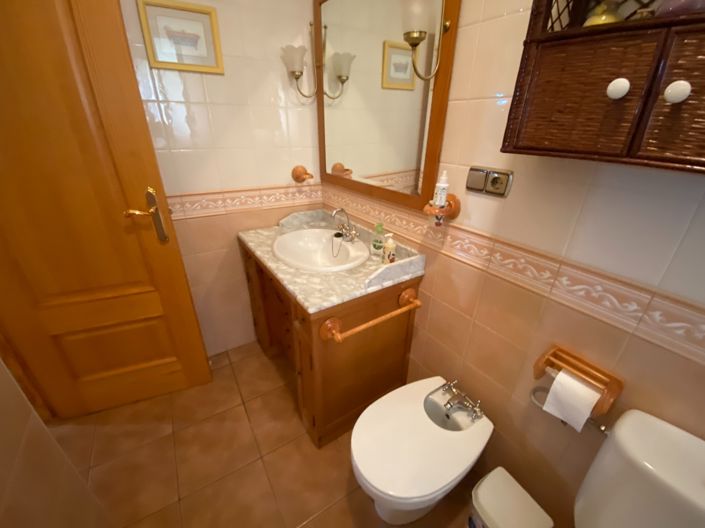 Image No.17-5 Bed Property for sale