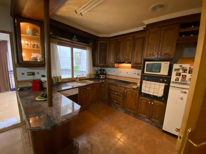 Image No.19-5 Bed Property for sale