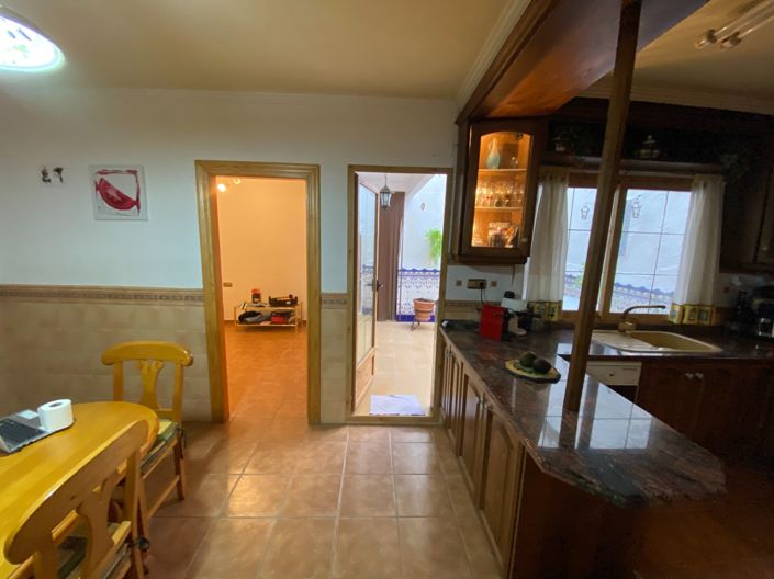 Image No.20-5 Bed Property for sale