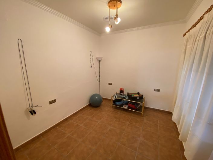 Image No.24-5 Bed Property for sale