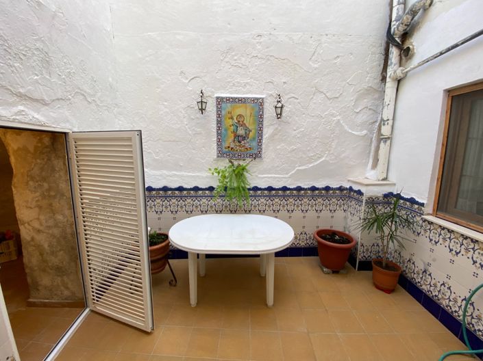 Image No.26-5 Bed Property for sale