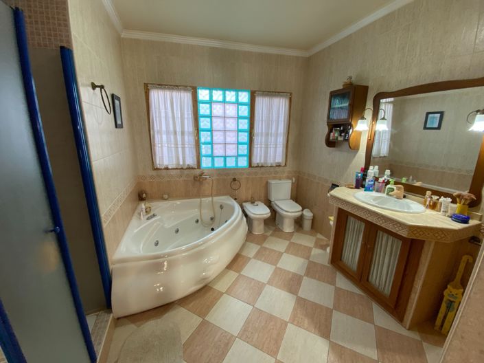 Image No.35-5 Bed Property for sale