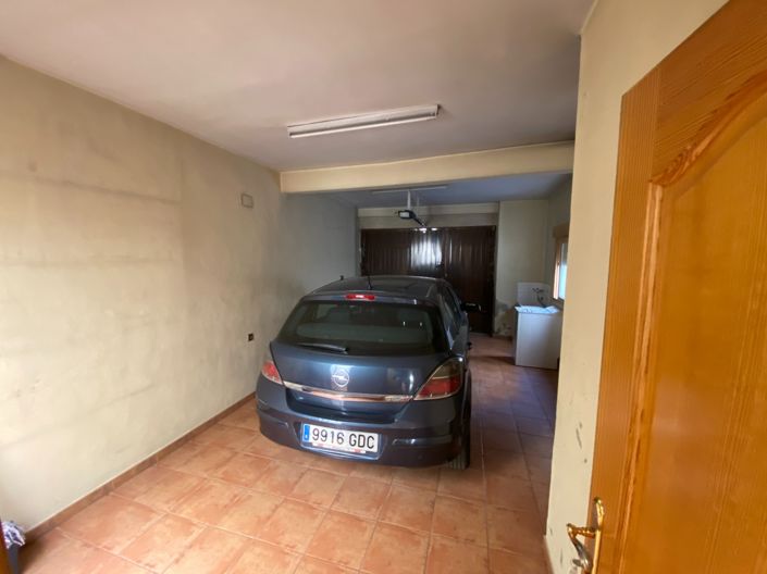 Image No.38-5 Bed Property for sale