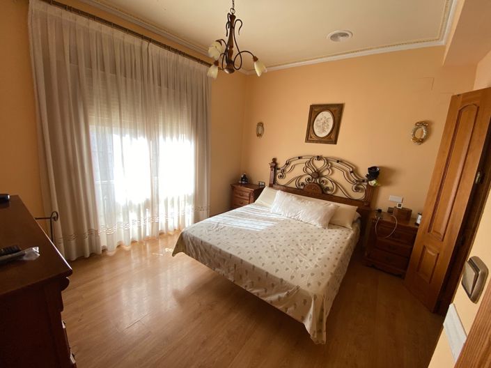 Image No.43-5 Bed Property for sale