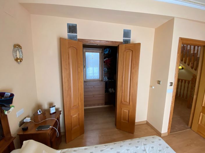 Image No.45-5 Bed Property for sale