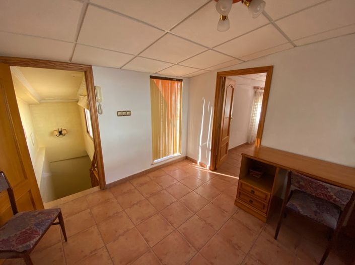 Image No.50-5 Bed Property for sale